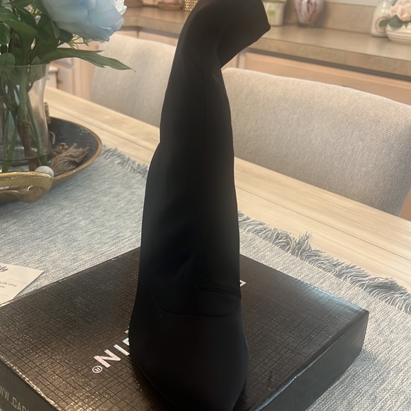 Cape Robin Ankle Boots - Picture 2 of 4